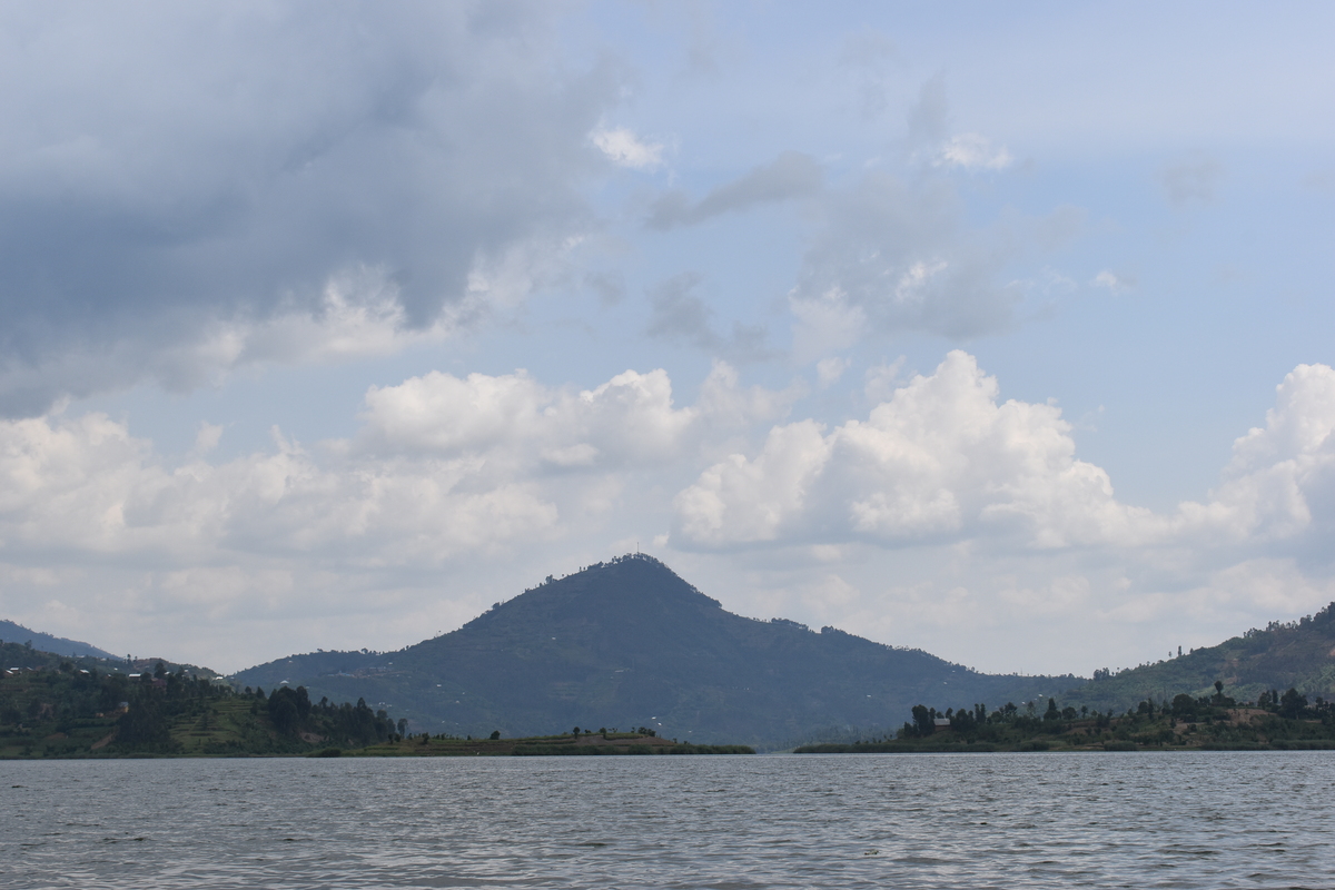 Mount Mbwe hike combined with Twin Lakes